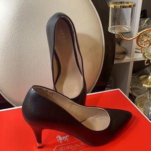 APT 9 Used black high heel.